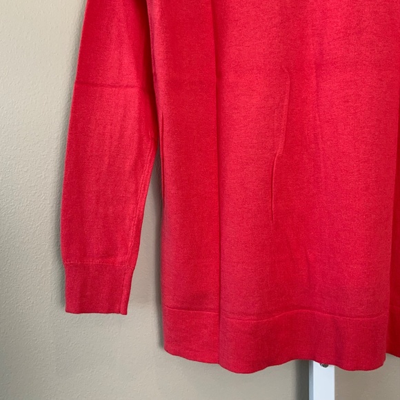 GAP Luxelight Perfect V-neck Sweater - Picture 15 of 16